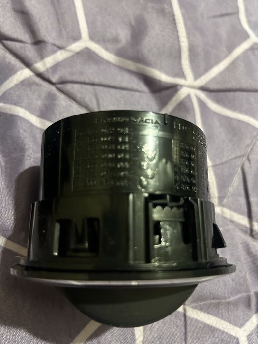 Продам 2 дефлектора  на панель .