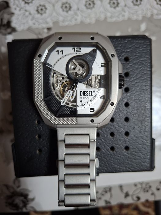 Продам часы фирмы DIESEL. .