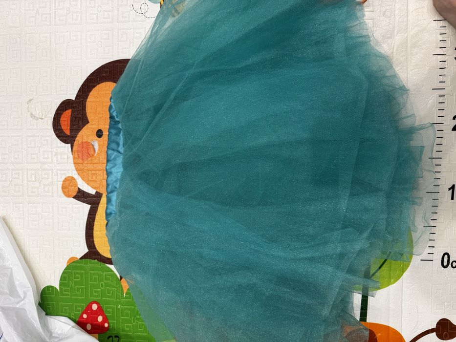 Платья и костюмы для девочек