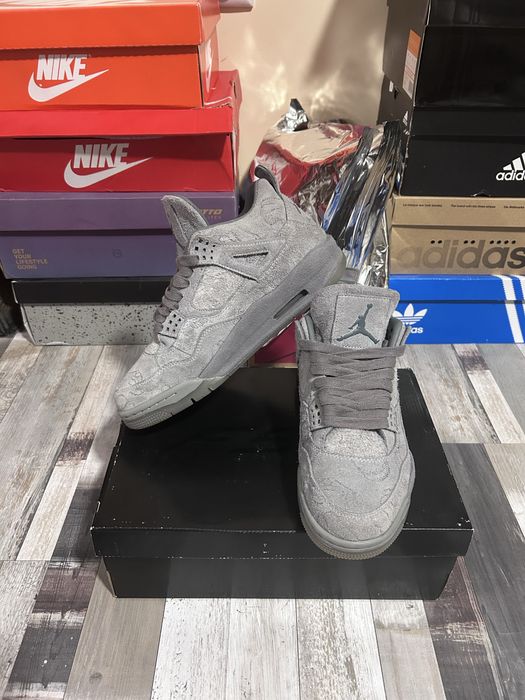Jordan 4 Kaws "Grey"