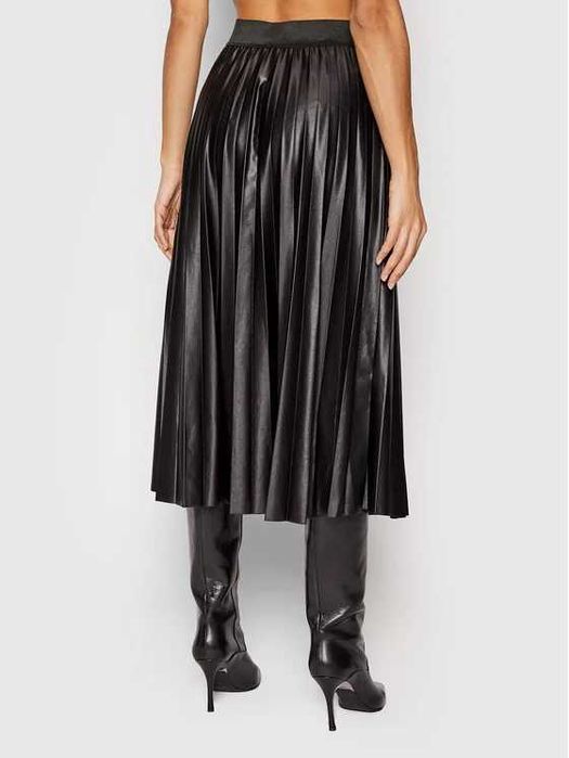 Черна пола на VILA