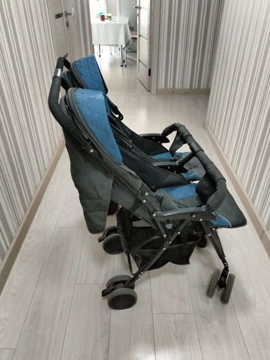 Коляка для двойняшек