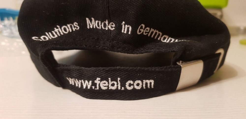 Нова черна шапка           ..    ...