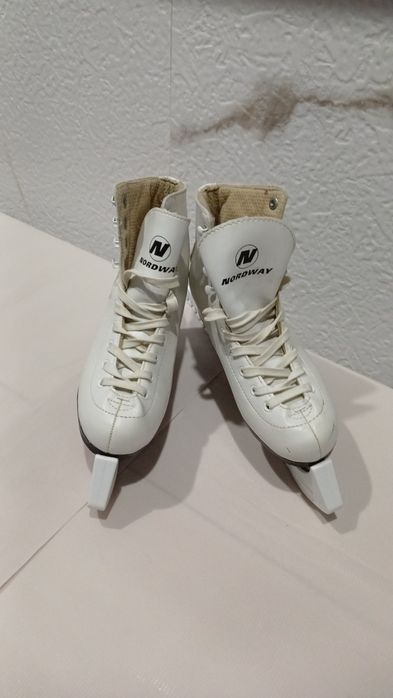 Коньки продаю 36 размер