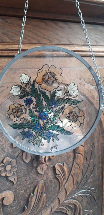 Tablouri pictate pe sticla cu cadru metalic si lantic