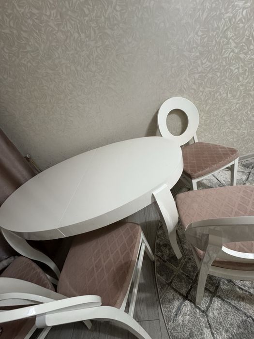 Продам стол и стулья