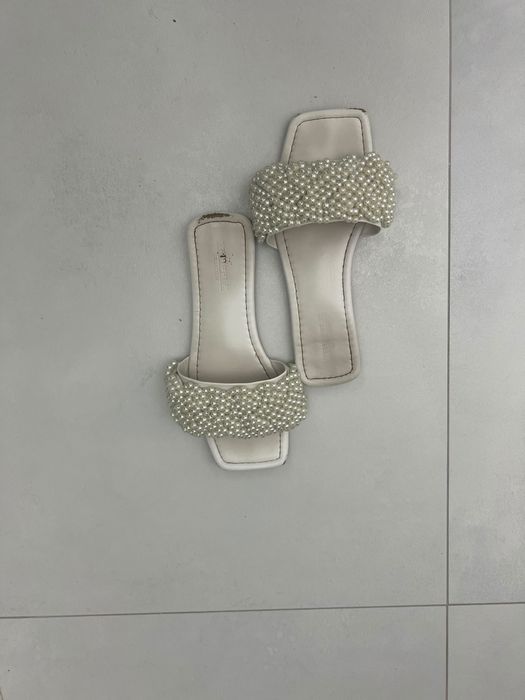Vand papuci perle