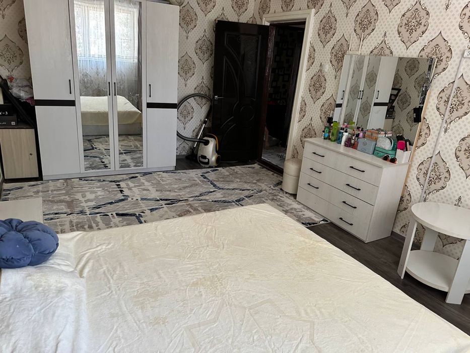Спальный гарнитур и матрас