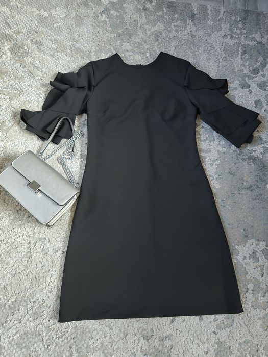 Малка черна рокля