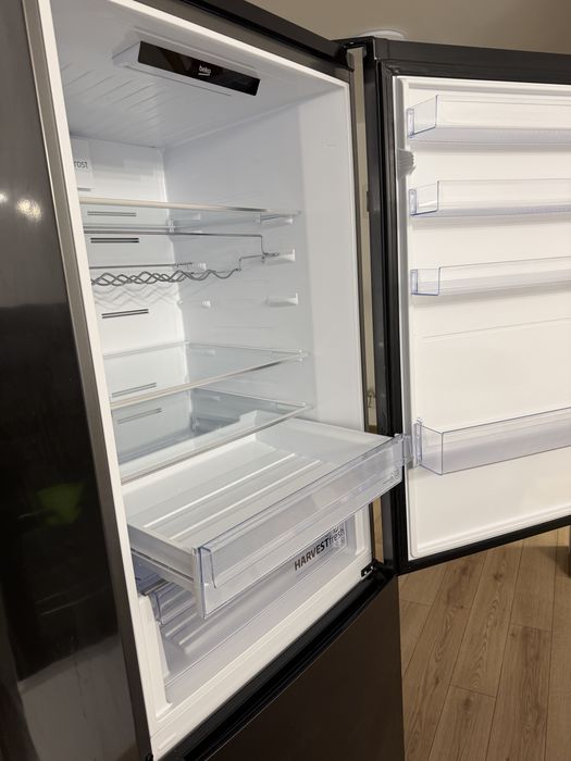 Frigider Beko defect