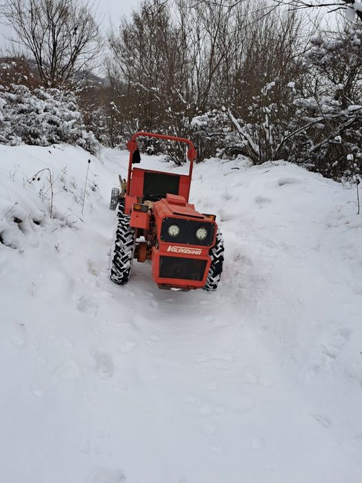 Tractor articulat 4x4