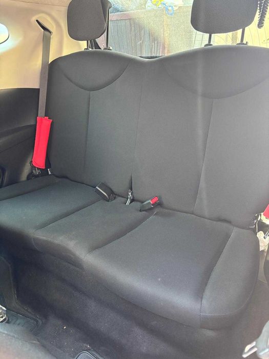 Vand Toyota Aygo  153000 KM  An 2016 dec.