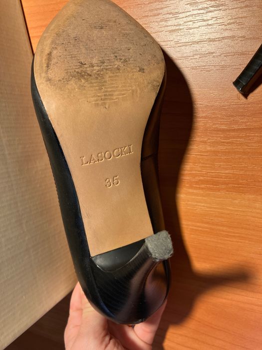 Официални черни дамски обувки на висок ток