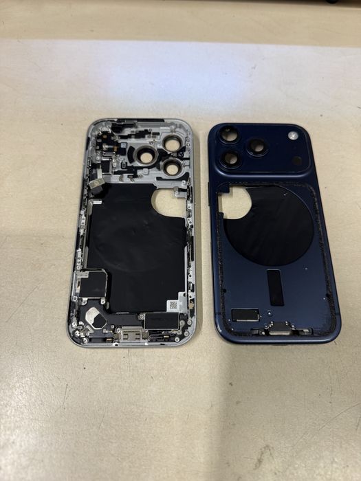 Carcasa originala iphone 17 pro