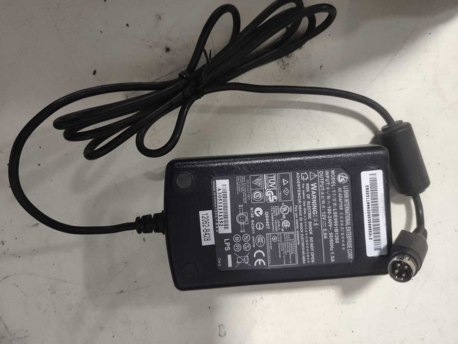 адаптер/захранване 12 V 5A (12 волата 5 ампера)