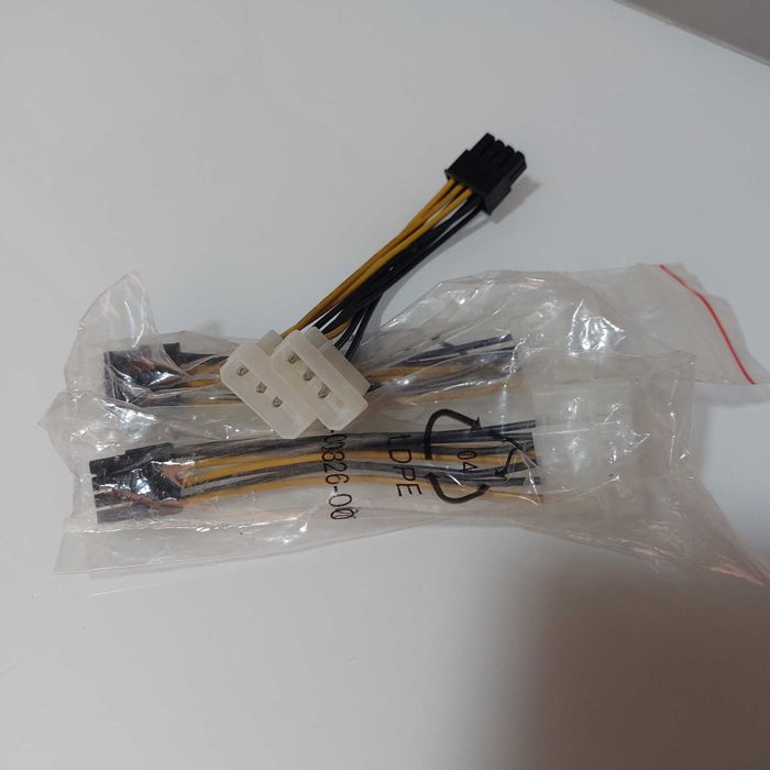 Захранващ кабел преходник 2x Molex към 8-pin PCI-E за видеокарта