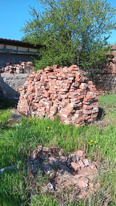 Подарявам тухли