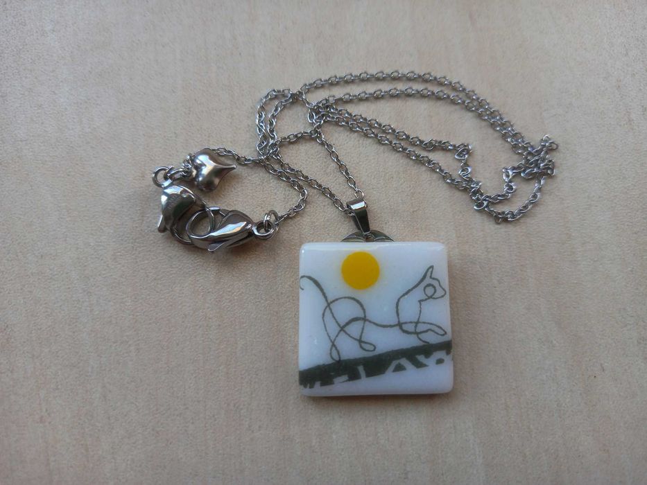 Авторско колие (медальон) от порцелан "Котка"