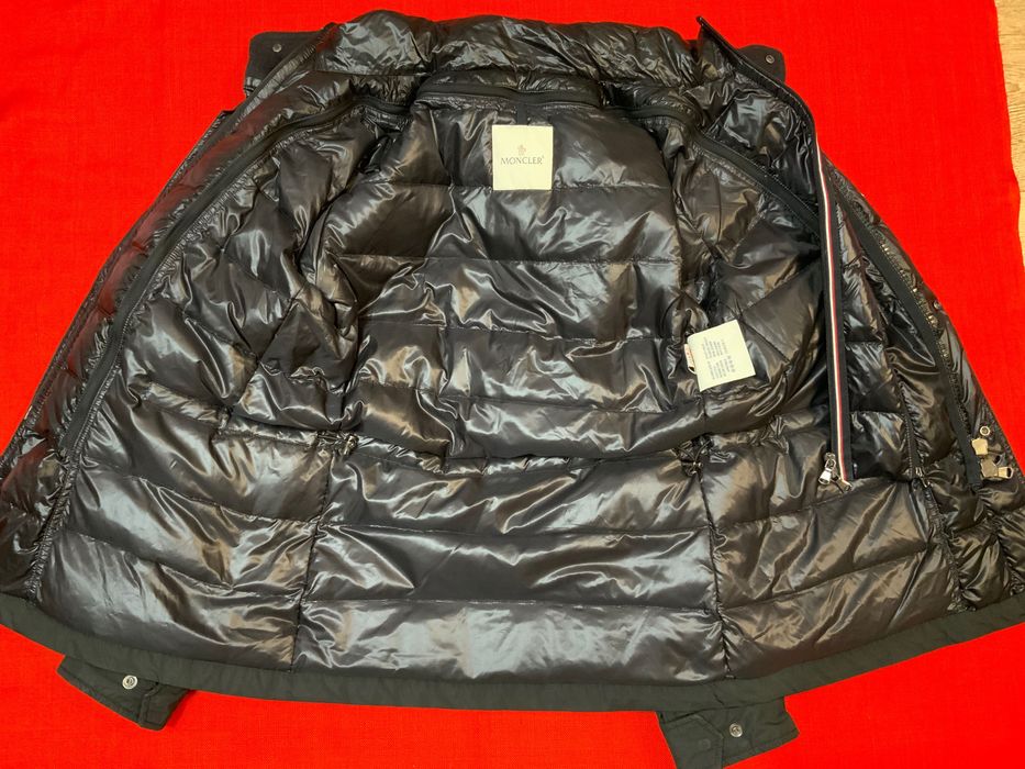 Moncler-оригинално,яке 48 м