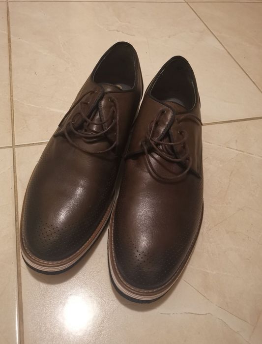 Два чифта обувки естествена кожа