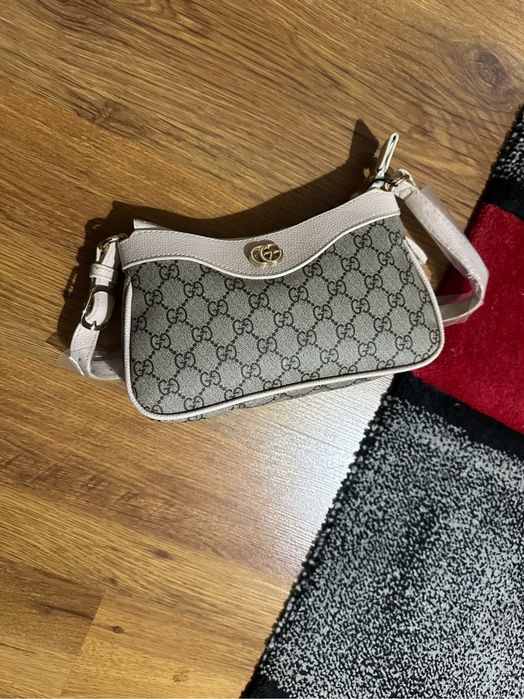 Дамска чанта Gucci – бежова с монограм