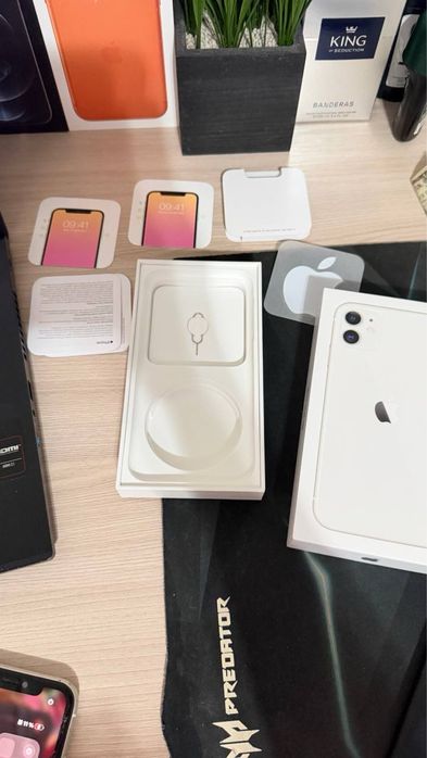 Продам Айфон 11