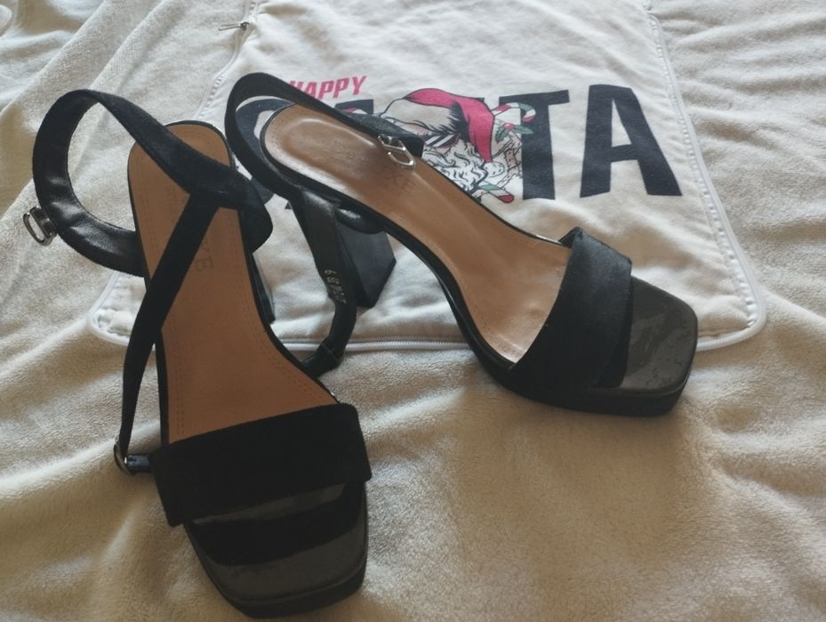 Продам новые босоножки