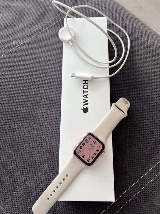 Apple Watch SE 40mm Gold Aliminum
