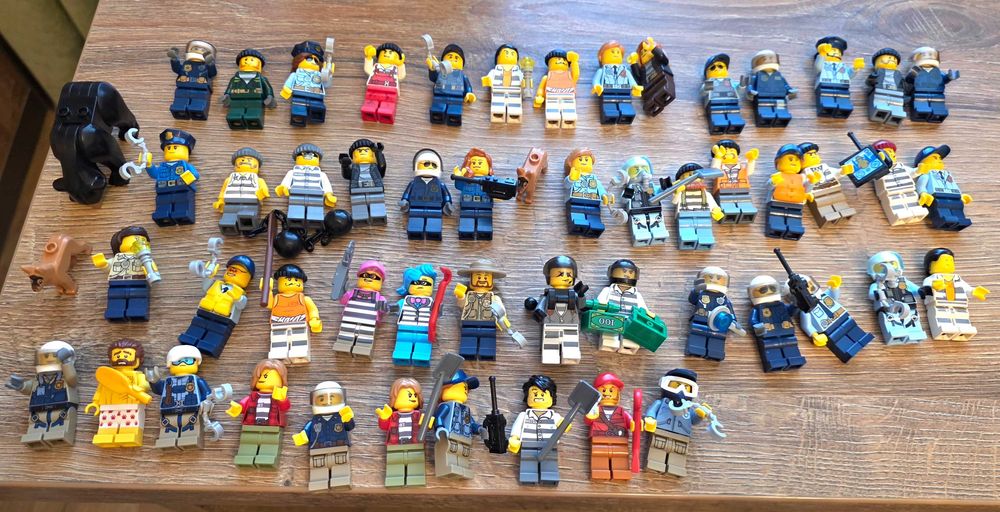 Lego City lot POLIȚIE, contine 15 seturi cu tematica Politie 60047-60066-60126-60128-60130-60137-60140-60173-60170-60207-60208-60239,60314,60567,60171