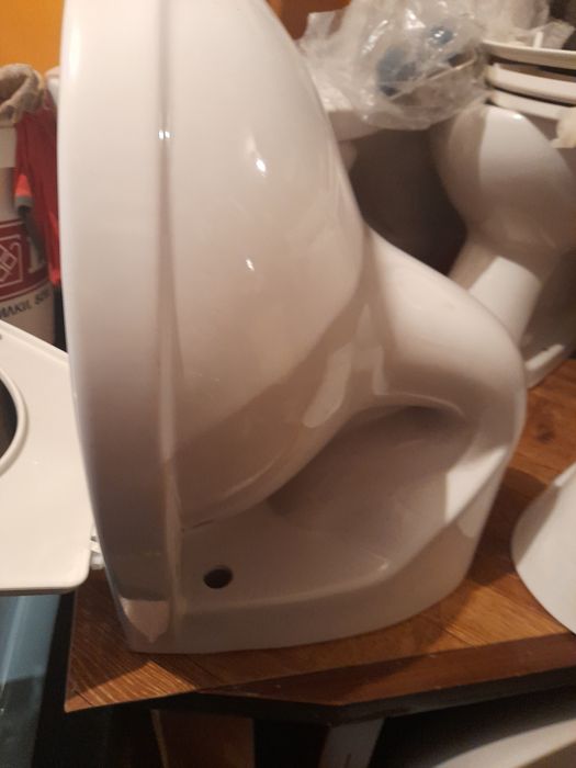 Тоалетни чинии  долно от. и за вграждане  бели, мивки различни