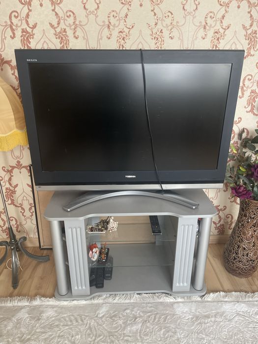 Продам тумбу под телевизор