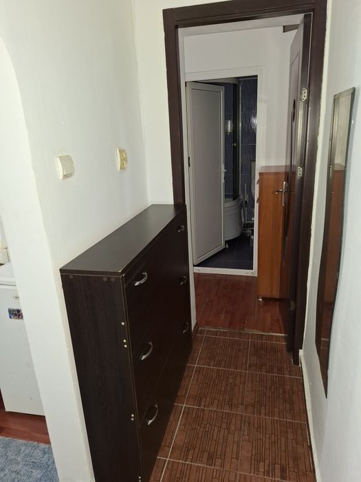 Închiriez garsoniera