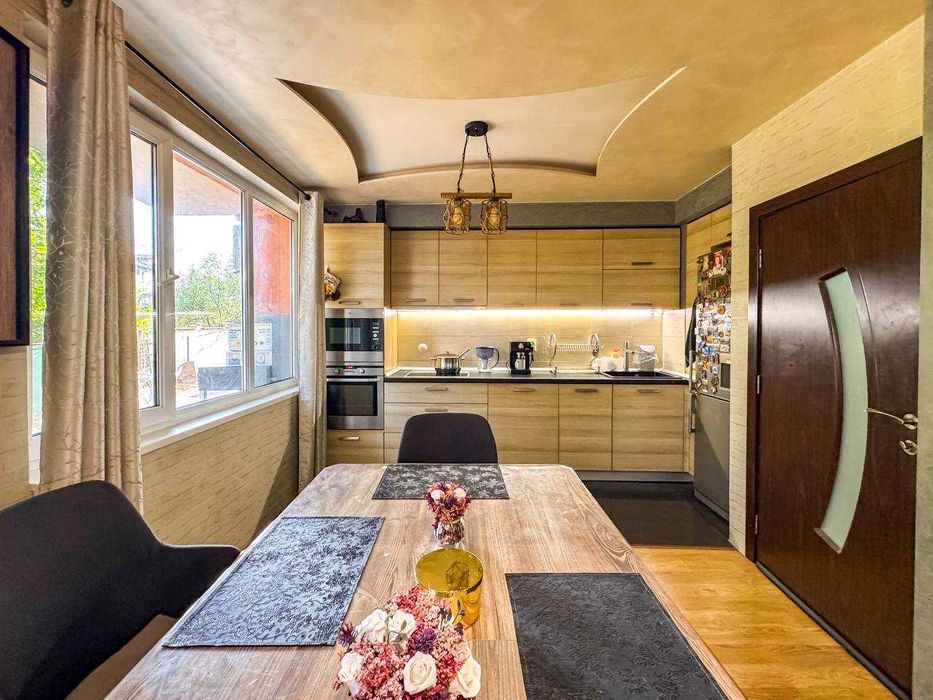 Продава се Тристаен апартамент в Бургас, Сарафово - 129 кв.м за 1318 €/кв.м - Снимка #1