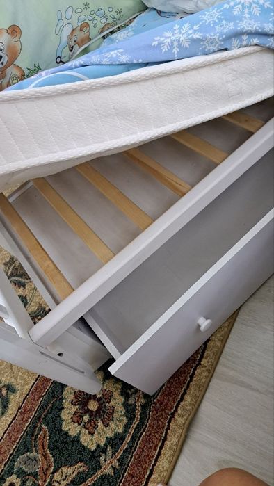 Детская кроватка маятник с ящиками. Комплект фул.