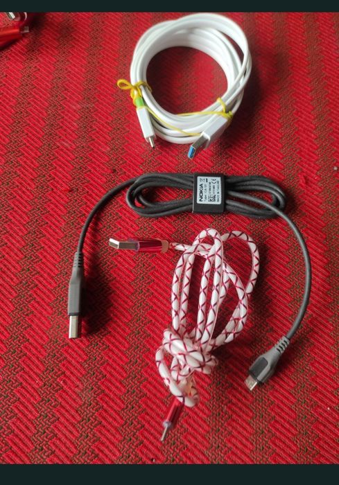 Cablu de date și alimentare, cu  mufe diferita