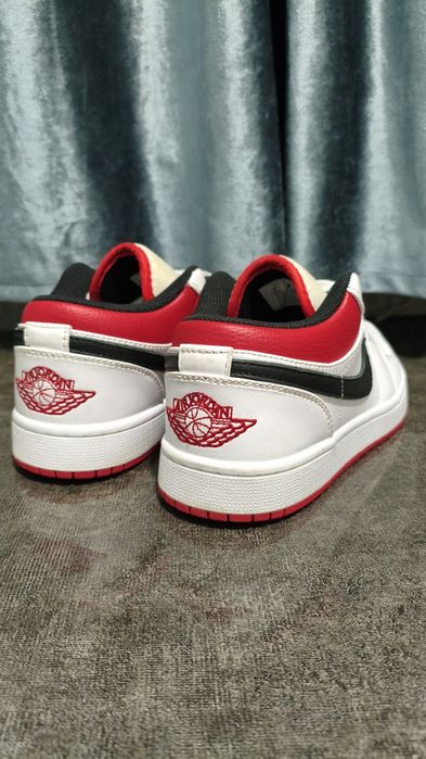 Оригинальные кроссовки Nike Air Jordan 1