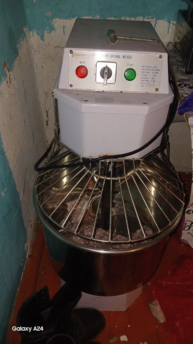 Продам тестомес 12,5 кг новый