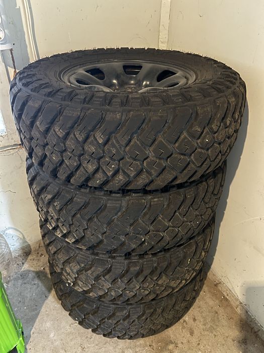 Гуми за кал с джанти Maxxis RAZR MT 245/75/16