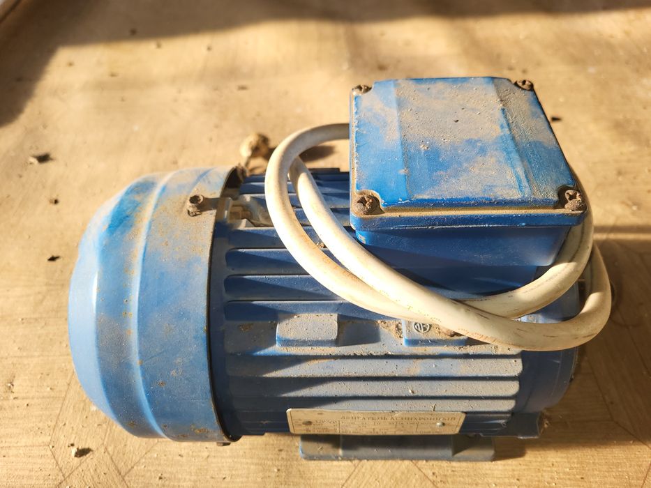 Продам  двигатель