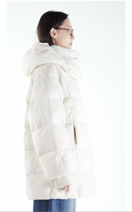 зимняя куртка цвета айвори