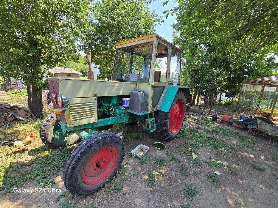 Продавам трактор със косачка