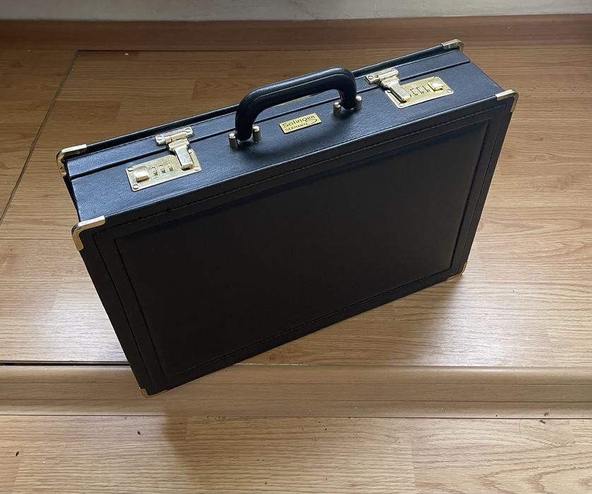 Geanta/servieta/diplomat din piele cu cifru negru