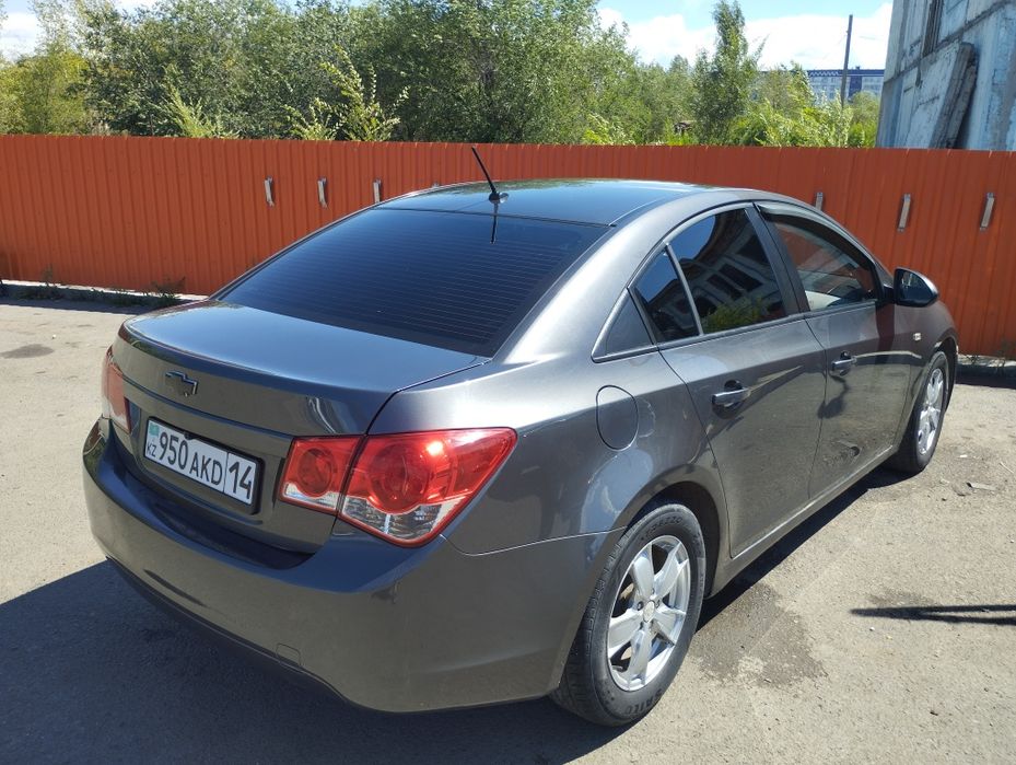 Продам Шевроле Круз 1.8 автомат