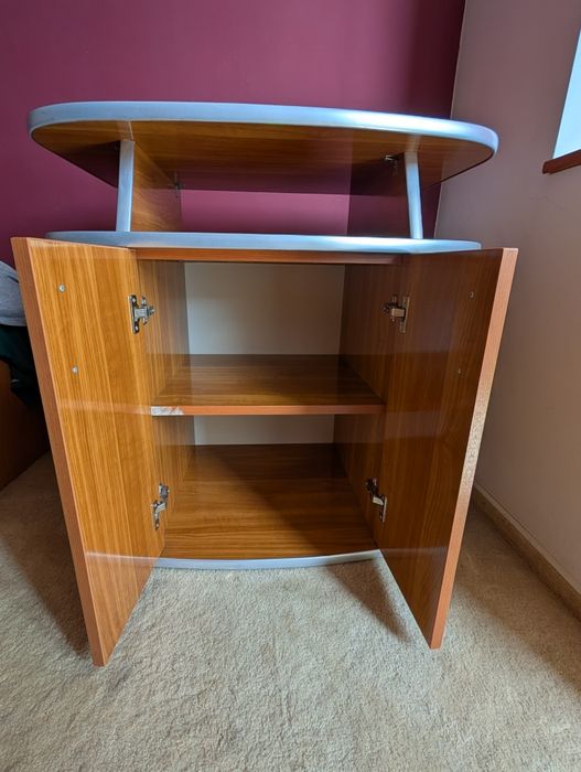 Comoda tv cu spatii pentru depozitare