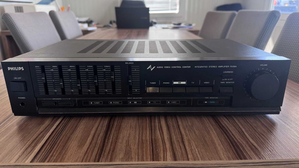 Продавам усилвател Philips FA 564