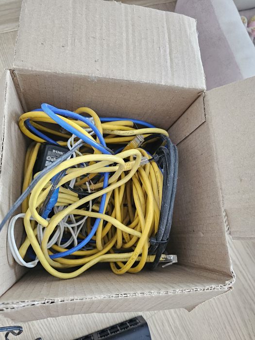 Коммутатор D-Link DES + TP-Link TL +провода