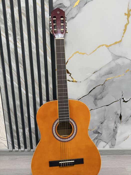 Gitara sotiladi Yamaha