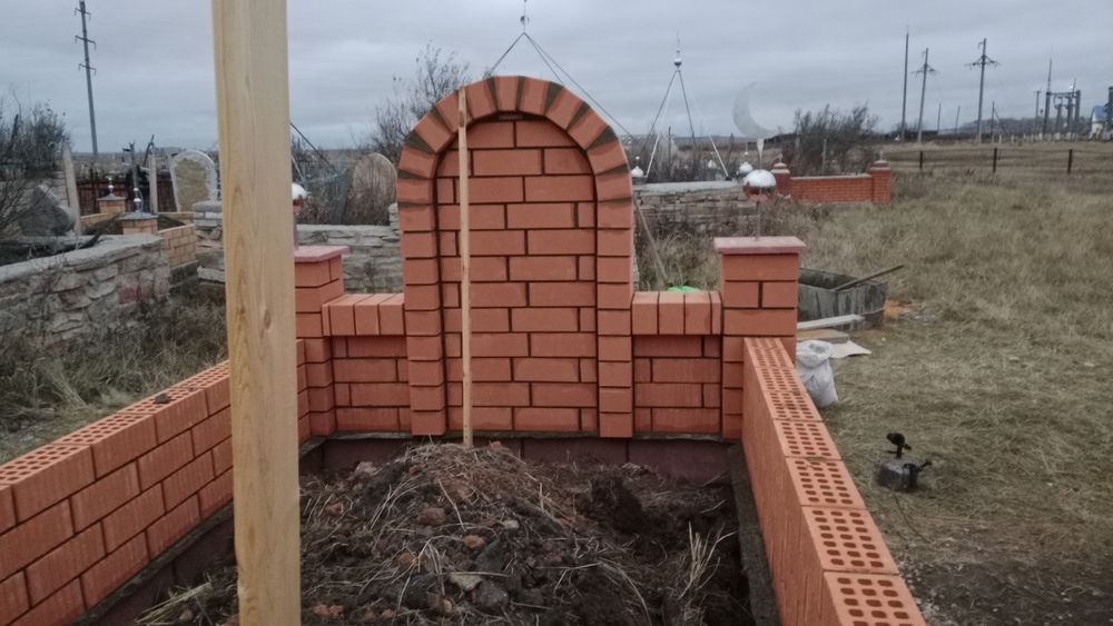 Каменщик строию мазары