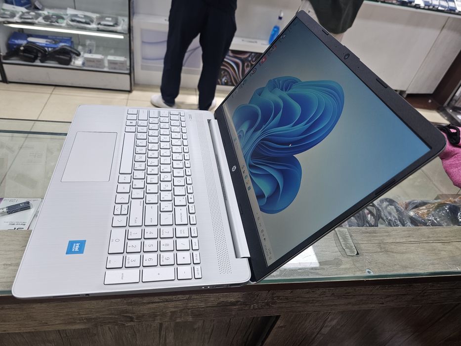 HP 15s-fqoo7nia  для дома и оффиса!