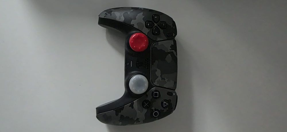 Vând PS5 cu 2 controller si câteva jocuri